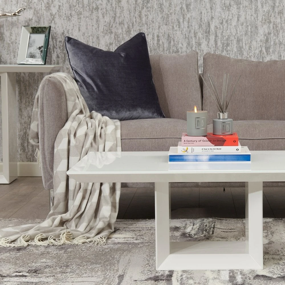 A Year In The Art World Israel - Coffee Table Book - Image 2